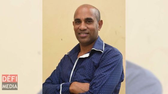 Afzal Goodur, alias Mr Météo : « Le cyclone continue à s’intensifier »