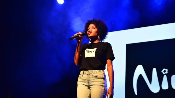 Coupe du monde de slam 2020 : Kelly Ang-Ting Hone accède aux demi-finales