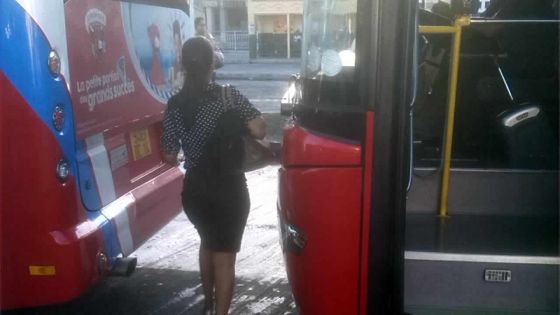 Sécurité: des policiers postés à la gare de Rose-Hill