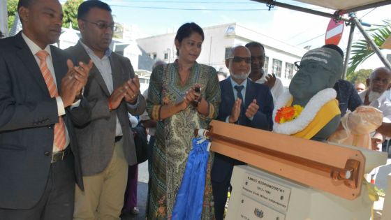 Hommage à Ramoo Sooriamoorthy : dévoilement d'un buste à son effigie dans la capitale