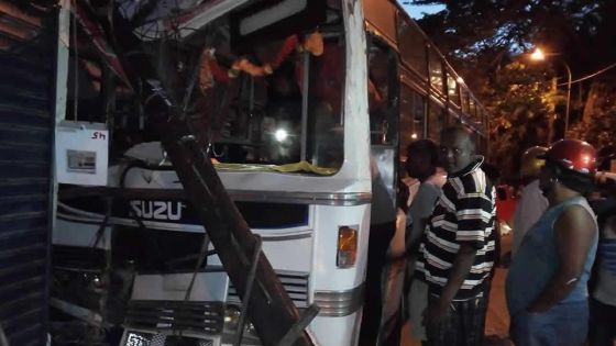 À Bel-Air-Rivière-Sèche : un bus saccagé après un match de foot