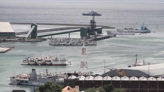 Au port franc : Rs 760000 de produits frigorifiés emportés, un superviseur arrêté