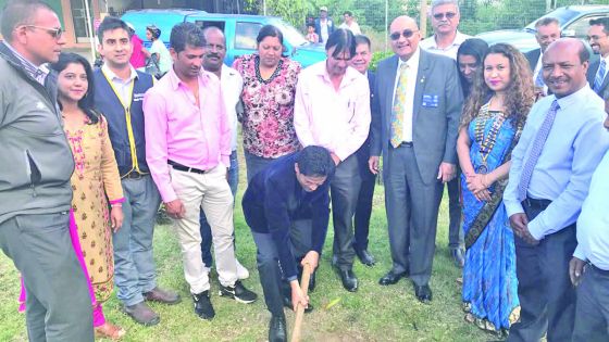 Rotary Club of Vacoas plants endemic trees