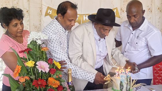 Tata souffle ses 105 bougies avec l’équipe de Radio Plus