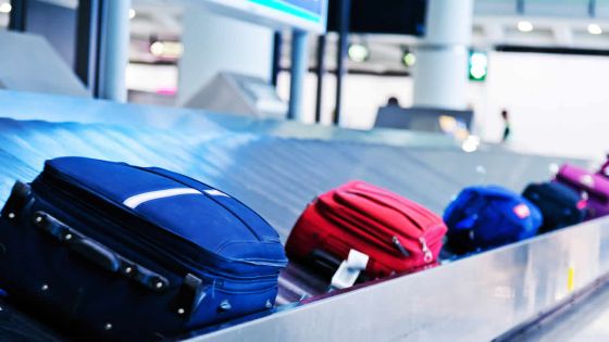 Bagages abîmés : le passager d’un avion réclame des dédommagements