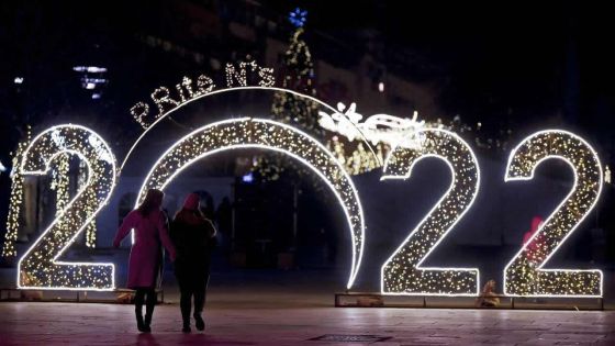 Le monde se prépare à fêter la nouvelle année sous un nuage de Covid