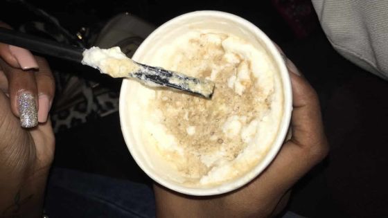 Chaîne de restauration rapide : elle achète un cappuccino périmé