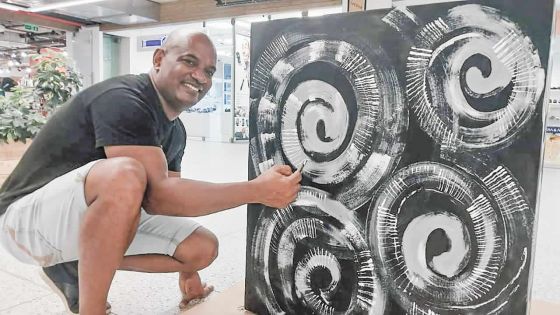 Jean-Yves l’Onflé : «Aujourd’hui, on me respecte pour qui je suis»