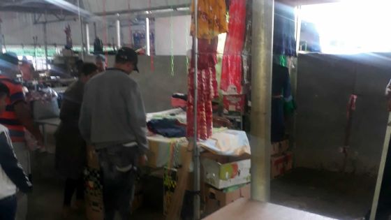 Propriétaire et employé sous le choc : après 20 ans d’occupation, leur étal alloué à un tiers