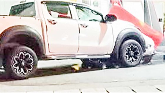 Sortie de route à St-Jean : un conducteur ivre finit sa course contre une station-service