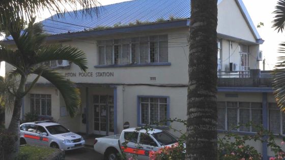 Violence conjugale alléguée : un inspecteur de police recherché 