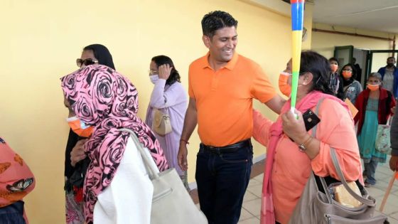 Kenny Dhunoo prié de se faire petit