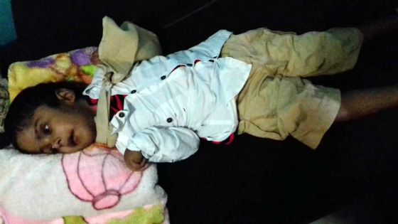 Appel à l’aide : farida veut sauver son fils atteint de paralysie cérébrale
