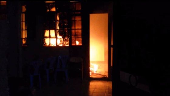 À Riche-Terre : une maison en proie aux flammes