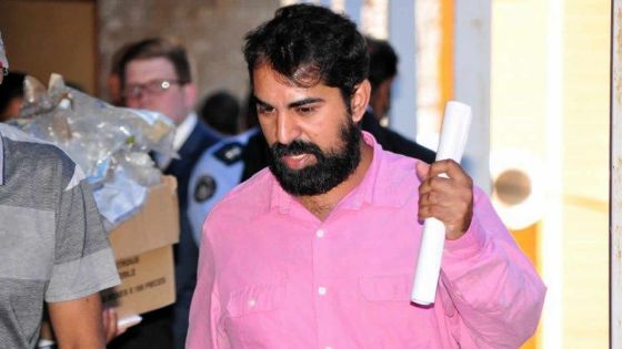 Il lance un coktail molotov sur la cour suprême : la descente aux enfers d’un ex-policier