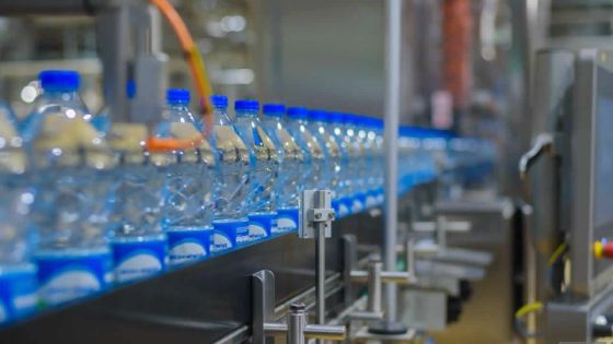 Consommation : la chaleur booste la demande pour l’eau embouteillée