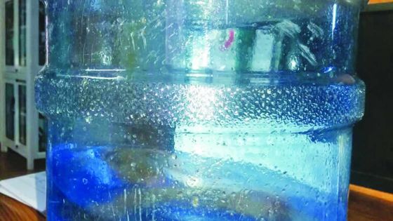 Eau embouteillée sale 