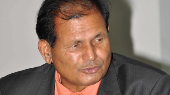 Raj Dayal vole au secours de Vishnu Lutchmeenaraidoo