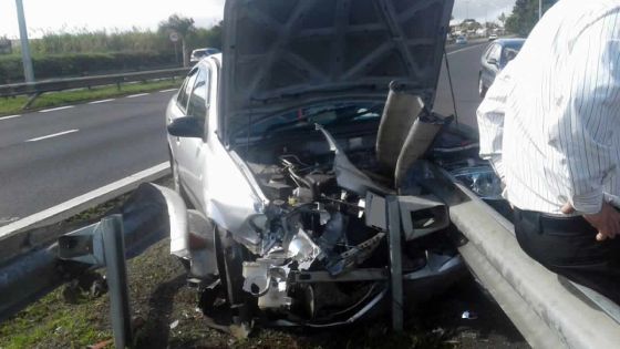 Phoenix : une voiture s’écrase contre la barrière de sécurité