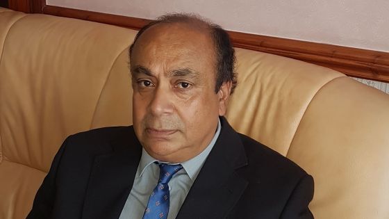 Mahesh Seewoodhary reçoit une distinction britannique