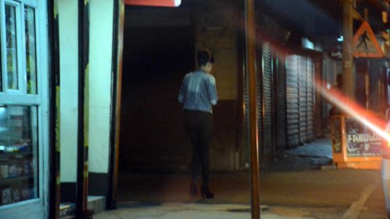 Sexe et extorsion : un plan à trois tourne à l’agression