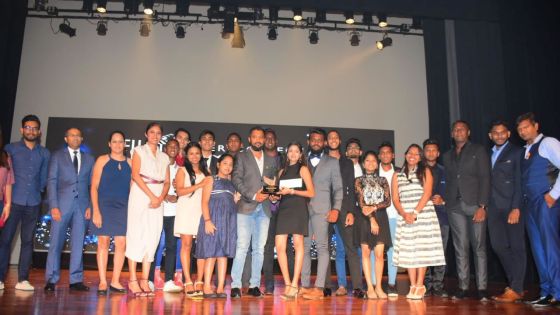 Inter-college film competition : et de deux pour Adolphe de Plevitz SSS!