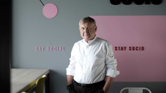 Paul Jones reste à la tête de The Lux Collective pour encore trois ans