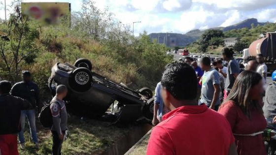 Sorèze : une voiture finit sa course dans un caniveau
