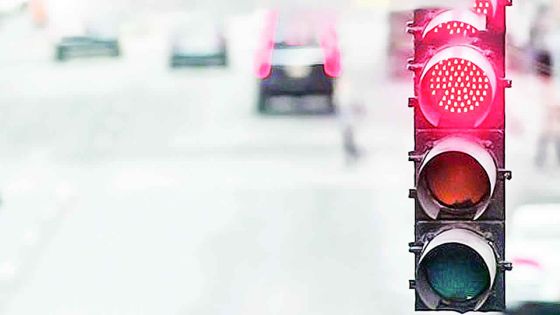 Accident à Beaux-Songes : un conducteur ivre grille un feu rouge et percute une piétonne