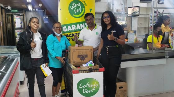 Jeu «Rempli to caddie» sur Radio Plus : Maria Sababady, femme au foyer, remporte un caddie valant Rs 5 026,90