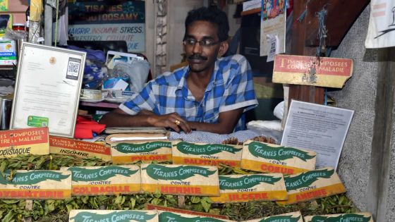 Jay Mootoosamy, herboriste au Marché Central : des herbes pour guérir au naturel