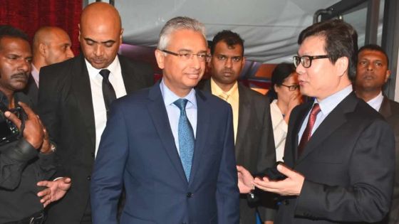 A l’Ambassade de Chine : le Premier ministre tente une approche cordiale avec la presse