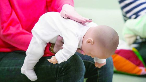 Que faire si bébé s’étouffe ?