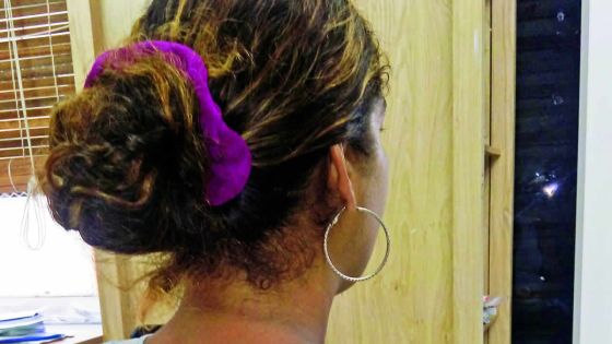 Sans eau, ni électricité : les conditions de vie difficiles de Kathy et ses cinq enfants