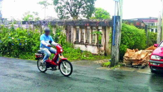 Rue Commerson : une maison délabrée et abandonnée inquiète des Curepipiens