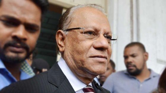 Coffres-forts de Navin Ramgoolam : la police demande un mois pour boucler l’enquête