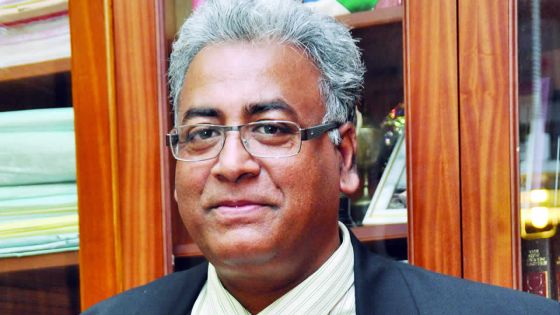 Diffamation alléguée : Hunchun Gunesh réclame Rs 2 M au conseil de Flacq et à un cadre 