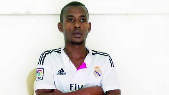 Gravement blessé au genou : Kursley Louie demande du soutien pour se recycler