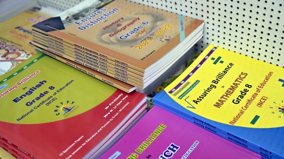 Manuels scolaires : certains titres seront disponibles fin juillet