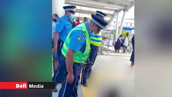 Un ado «brutalisé» par la police à Rose-Hill : sa famille réclame Rs 5 M au CP et à l’État