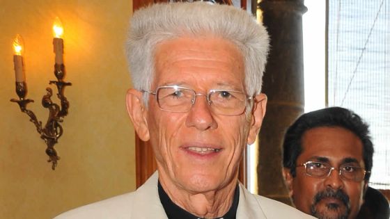 Mgr Maurice E. Piat fait cardinal : demande pour une audience privée avec le pape