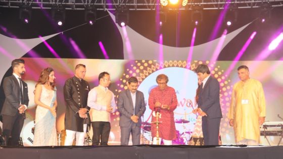 Célébrations de Divali : les stars indiennes  illuminent Triolet