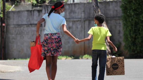 Bénévolat en période de fêtes : un Bolom Nwel pour des gosses de l’oubli