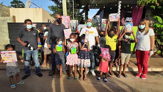 Distribution de cadeaux : Radio Plus joue au Père  Noël