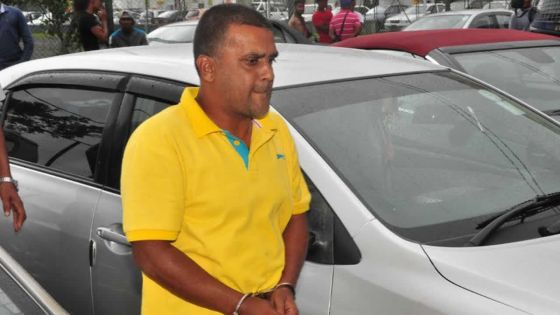 Reconstitution des faits : des journalistes chassés à coups de bâton d’un lieu de crime