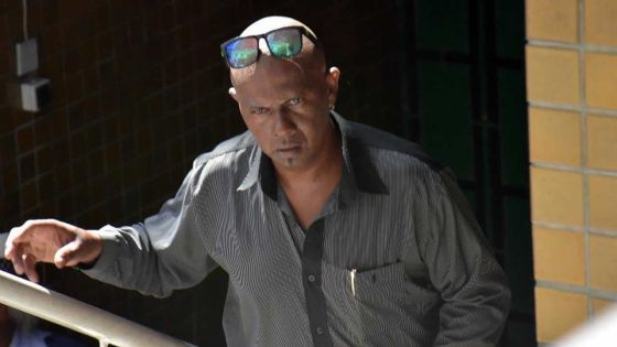 Aux assises : un mandat d’arrêt émis contre Louis Lajeune 