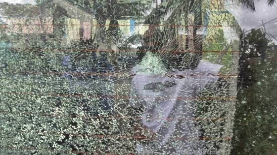 Tir de projectile sur son véhicule : un gardien de prison affirme avoir été pris pour cible