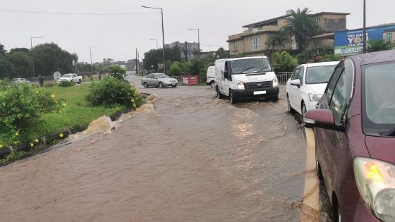 Grosses averses : passage difficile sur le rond-point de Nouvelle-France, les automobilistes priés d’être prudents sur les routes