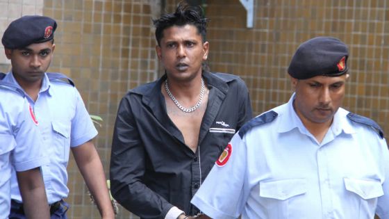 Condamné à vie : Naseerudin Tengur informe la justice qu’il est allergique aux fruits de mer