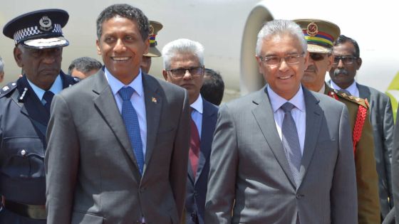 À l’aéroport : accueil chaleureux pour le président seychellois